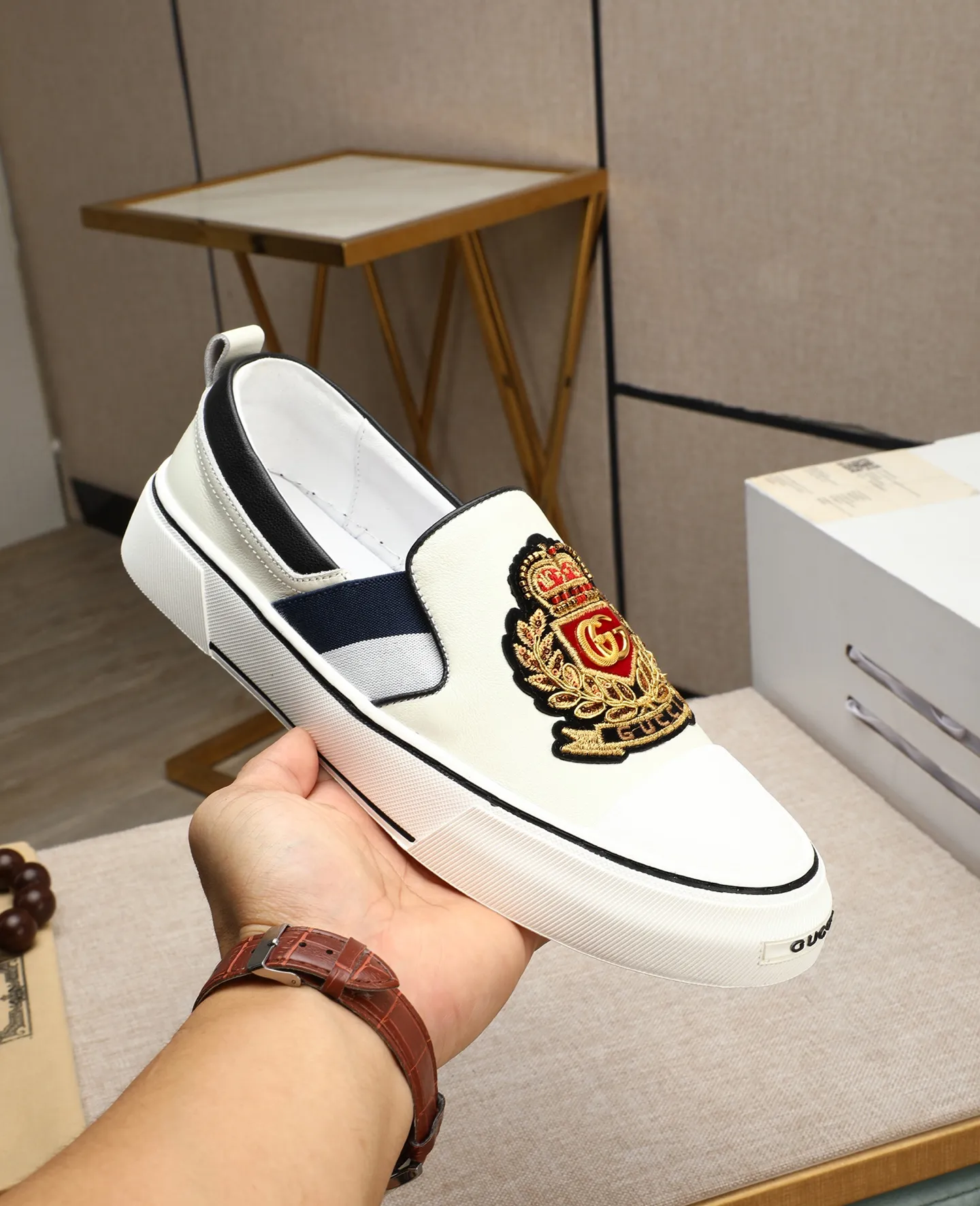 Men's shoes 💰460 GUCCI🔍🔍The latest models are on sale at the same time at the counter. Original calfskin imported from Italy, genuine leather lining, (high-end, extravagant, and classy) with exquisite workmanship. Soles: Original soles specially provided by the original factory. ⚠Exclusive double-layer movable molded soles are super comfortable⚠. Photos of the real thing🎬The real thing is even better🔍🔍"High quality·Follow the order" Code number 38-44